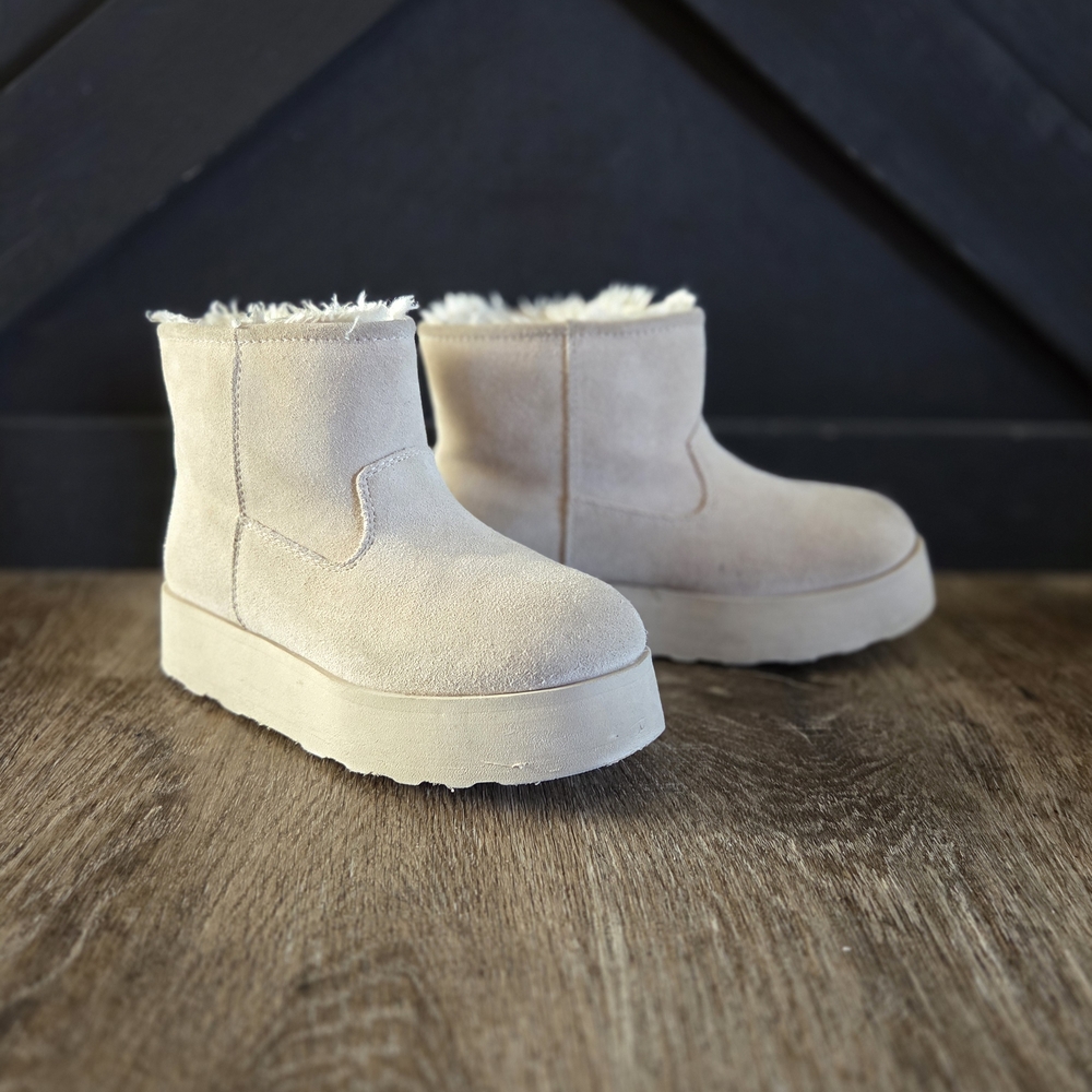 Time and Tru Cream Kids Boots